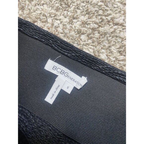 ⭐ 3/$15 BCBGeneration Small Shiny Black Textured Mini Skirt - Picture 3 of 6